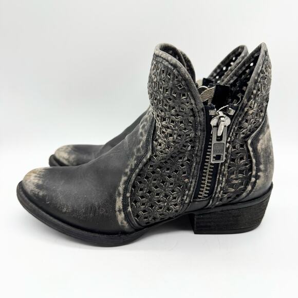 Circle G by Corral Women's Laser Cut Out Zip Ankle Short Booties Black Size 10 - Picture 6 of 12